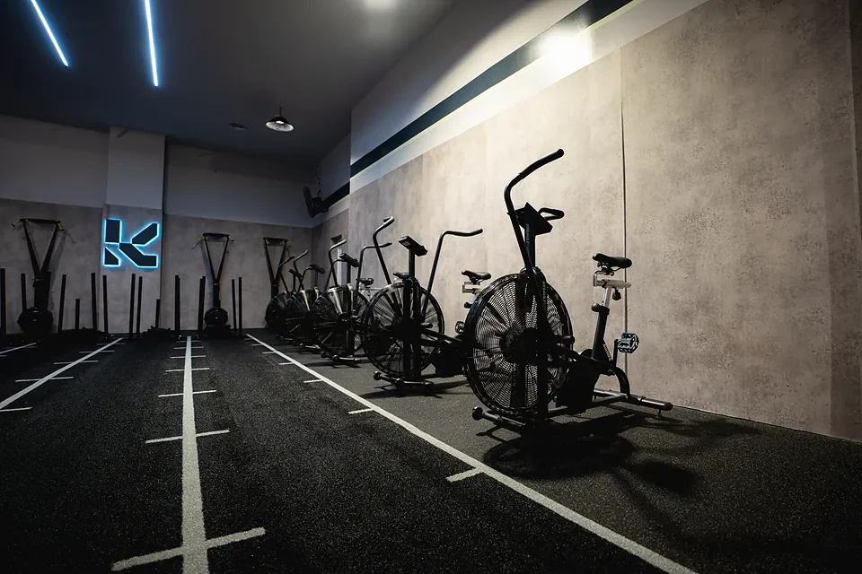 kor-training-club-assault-bikes-960